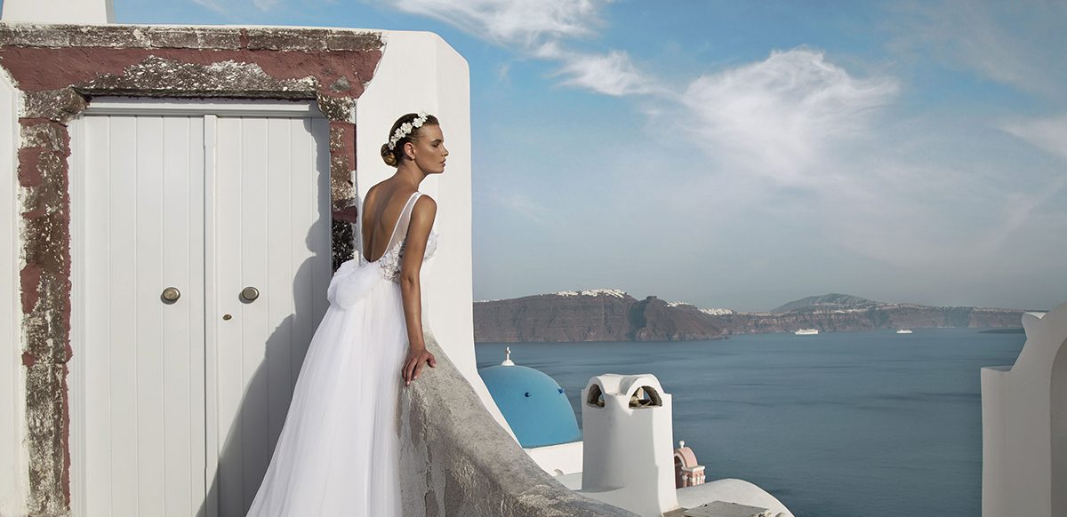 Wedding photo shoot on the caldera cliffs