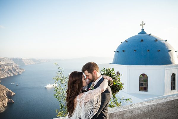 Proposal photographer capturing a couple on the Santorini caldera